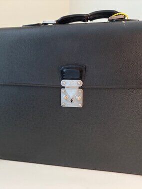 Louis Vuitton Serviette Conseiller in Taiga Leather (Ardoise) SILVER HARDWARE!
